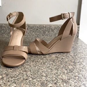 KELLY & KATIE wedge sandal size 8